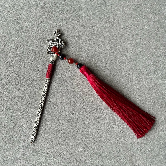 Metal Bookmark ~ Flower Design ~ Red Tassel with Beads ~ Brand New! - Picture 4 of 10